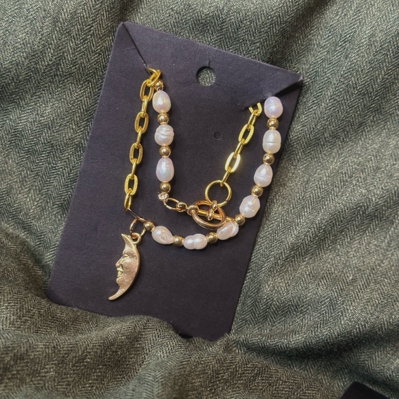 Half pearl half gold chain necklace with half moon charm 🌛handmade with love ❤️ - Picture 3 of 3